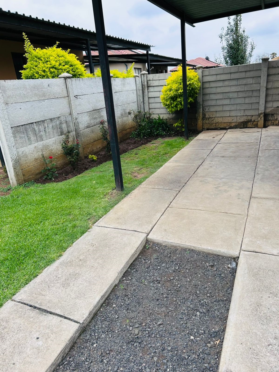 To Let 2 Bedroom Property for Rent in Waterval East North West